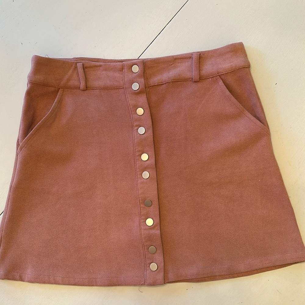 Soft suede mini skirt in pink. Snap front. In good condition. Size small.